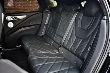 BMW XM 50e — photo 23
