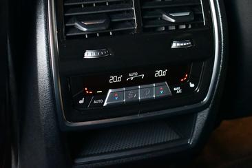 BMW XM 50e — photo 24