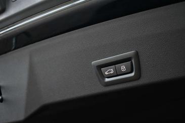 BMW XM 50e — photo 26