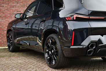 BMW XM 50e — photo 34