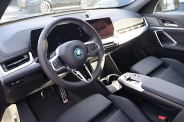 BMW IX1 EDrive20 — photo 13