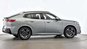 BMW IX2 EDrive20 — photo 8