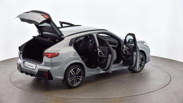 BMW IX2 EDrive20 — photo 25