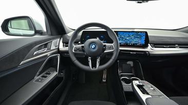 BMW IX2 EDrive20 — photo 30