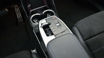 BMW IX2 EDrive20 — photo 32