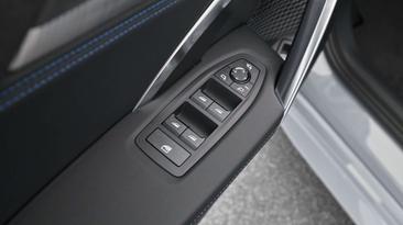 BMW IX2 EDrive20 — photo 34