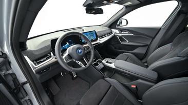 BMW IX2 EDrive20 — photo 35