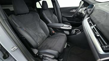BMW IX2 EDrive20 — photo 39