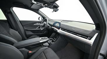 BMW IX2 EDrive20 — photo 40