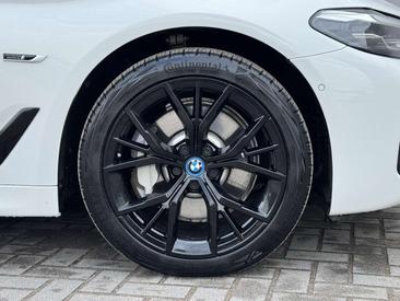 BMW Série 5 530e — photo 16