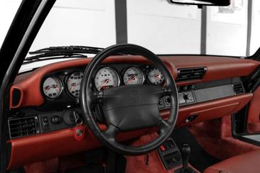 Porsche 911 Carrera 4S — photo 26