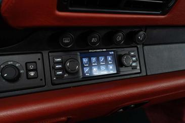 Porsche 911 Carrera 4S — photo 29
