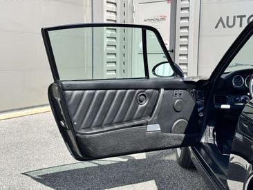 Porsche 911 Carrera 4 — photo 20