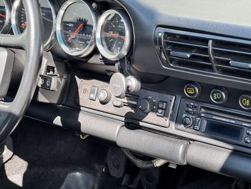 Porsche 911 Carrera 4 — photo 25