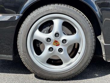 Porsche 911 Carrera 4 — photo 39