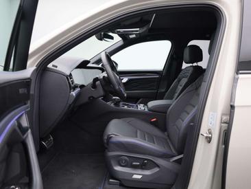 Volkswagen Touareg R EHybrid — photo 11