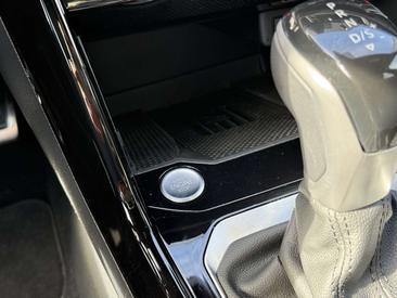 Volkswagen T-Roc 1.5 ETSI — photo 37