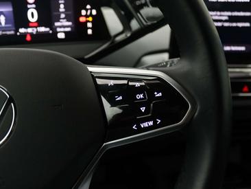 Volkswagen ID.4 Pro — photo 18
