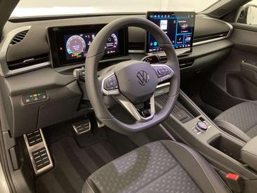 Volkswagen T-Roc ETSI R-Line — photo 6