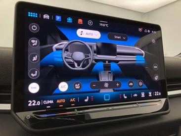 Volkswagen T-Roc ETSI R-Line — photo 12