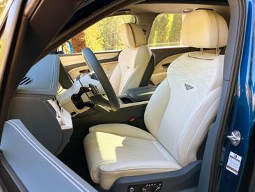Bentley Bentayga V8 — photo 8