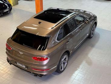 Bentley Bentayga V8 — photo 10