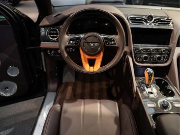 Bentley Bentayga V8 — photo 7