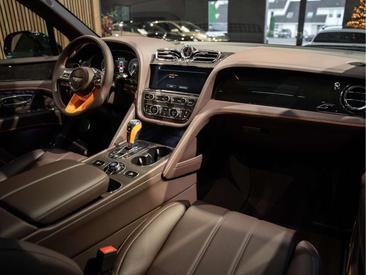 Bentley Bentayga V8 — photo 8