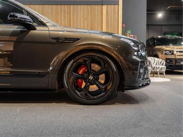 Bentley Bentayga V8 — photo 12