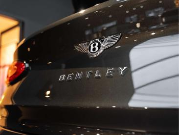 Bentley Bentayga V8 — photo 15