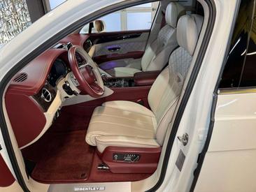 Bentley Bentayga V8 — photo 11