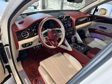 Bentley Bentayga V8 — photo 12