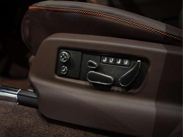 Bentley Bentayga V8 — photo 24