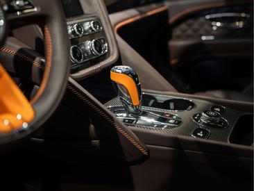 Bentley Bentayga V8 — photo 27