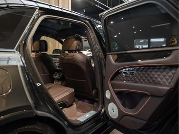 Bentley Bentayga V8 — photo 42