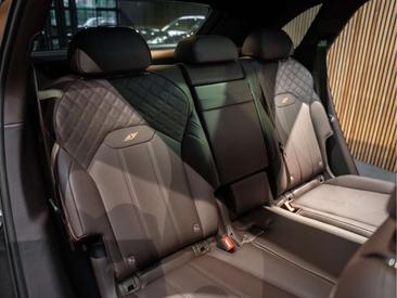 Bentley Bentayga V8 — photo 44
