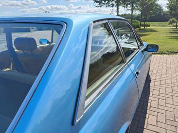 Ferrari 400 400i — photo 5