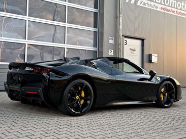 Ferrari SF90 Spider — photo 12
