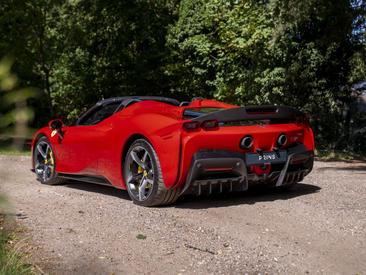 Ferrari SF90 Spider — photo 6