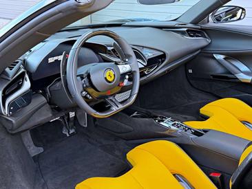 Ferrari SF90 Spider — photo 23