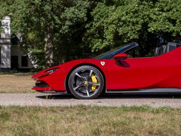 Ferrari SF90 Spider — photo 15