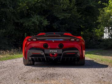 Ferrari SF90 Spider — photo 16