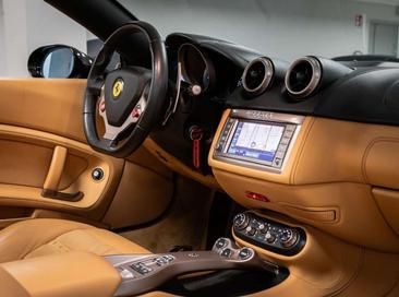 Ferrari California — photo 9