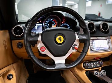 Ferrari California — photo 11