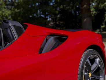 Ferrari SF90 Spider — photo 20