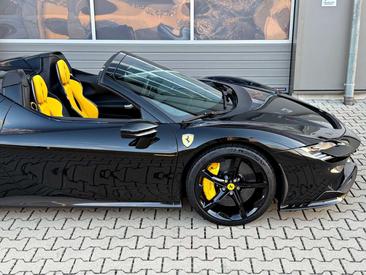 Ferrari SF90 Spider — photo 35