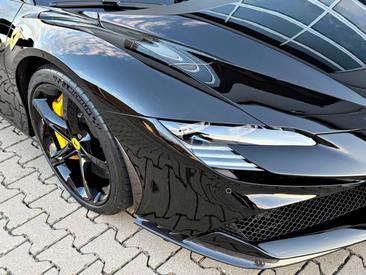 Ferrari SF90 Spider — photo 37