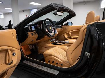 Ferrari California — photo 16