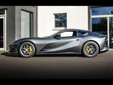 Ferrari 812 Superfast — photo 2