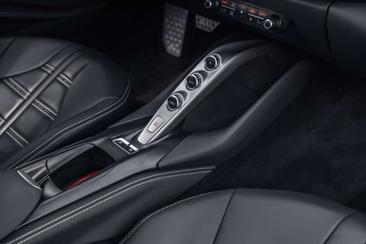 Ferrari 812 Superfast — photo 18